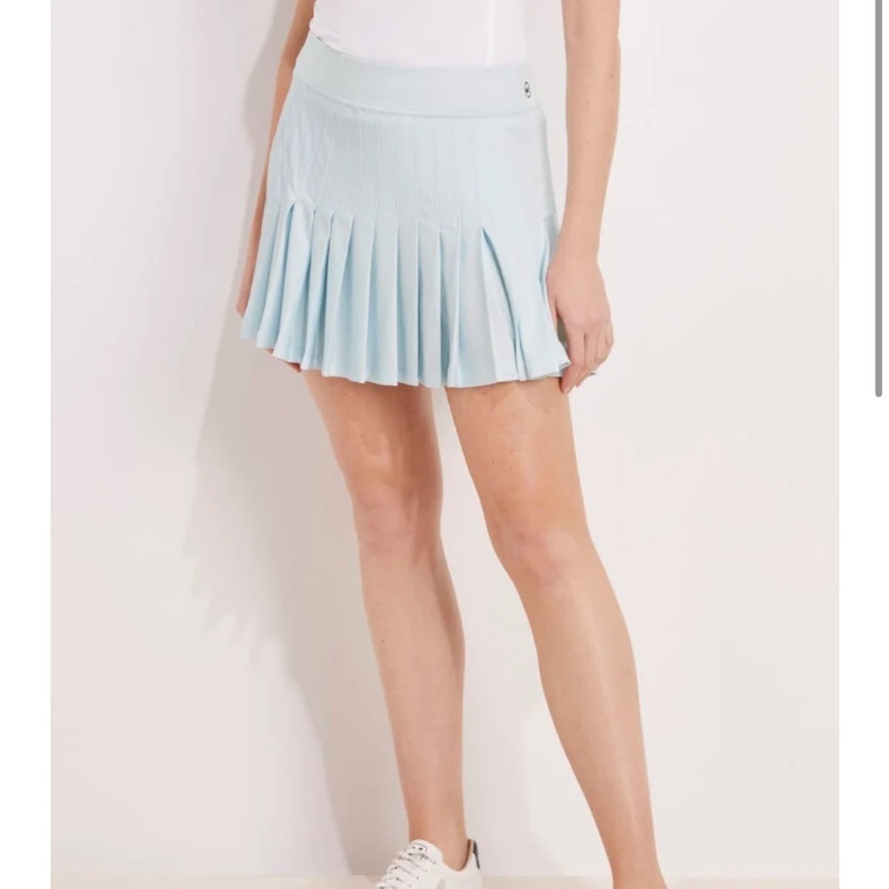 Vineyard Vines Performance Pleated Skort Ice Water Size: large - Picture 8 of 8